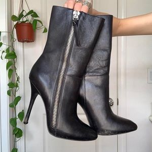 BLACK ZIPPER BOOTS